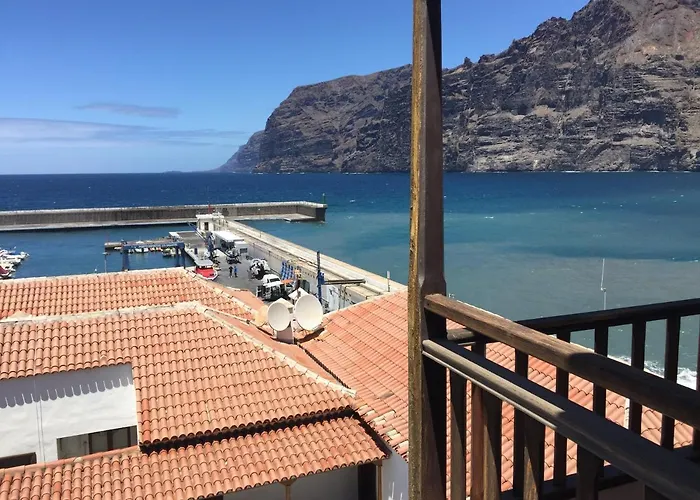 Perla De Roca En Poblado Marinero * Акантиладо-де-Лос-Хигантес