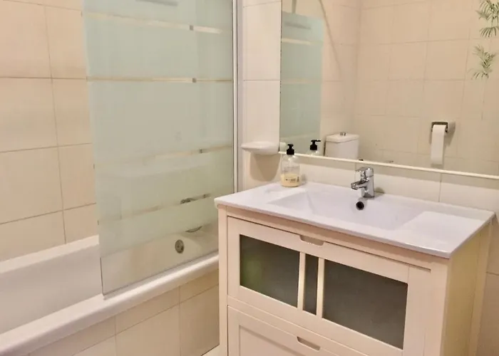 Perla De Roca En Poblado Marinero * Акантиладо-де-Лос-Хигантес