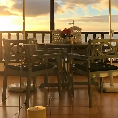 Perla De Roca En Poblado Marinero *