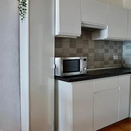 Perla De Roca En Poblado Marinero *