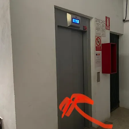 Perla De Roca En Poblado Marinero