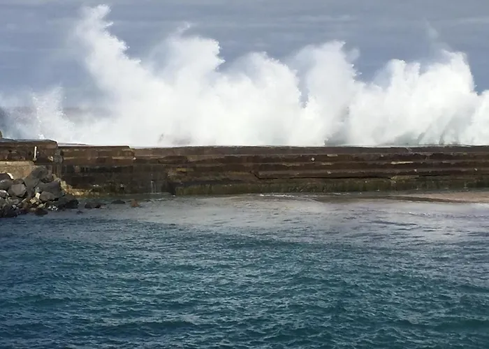 Perla De Roca En Poblado Marinero * Acantilado de los Gigantes