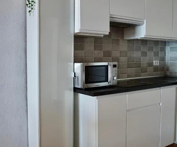 Perla De Roca En Poblado Marinero *