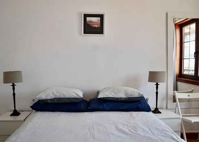 Perla De Roca En Poblado Marinero *